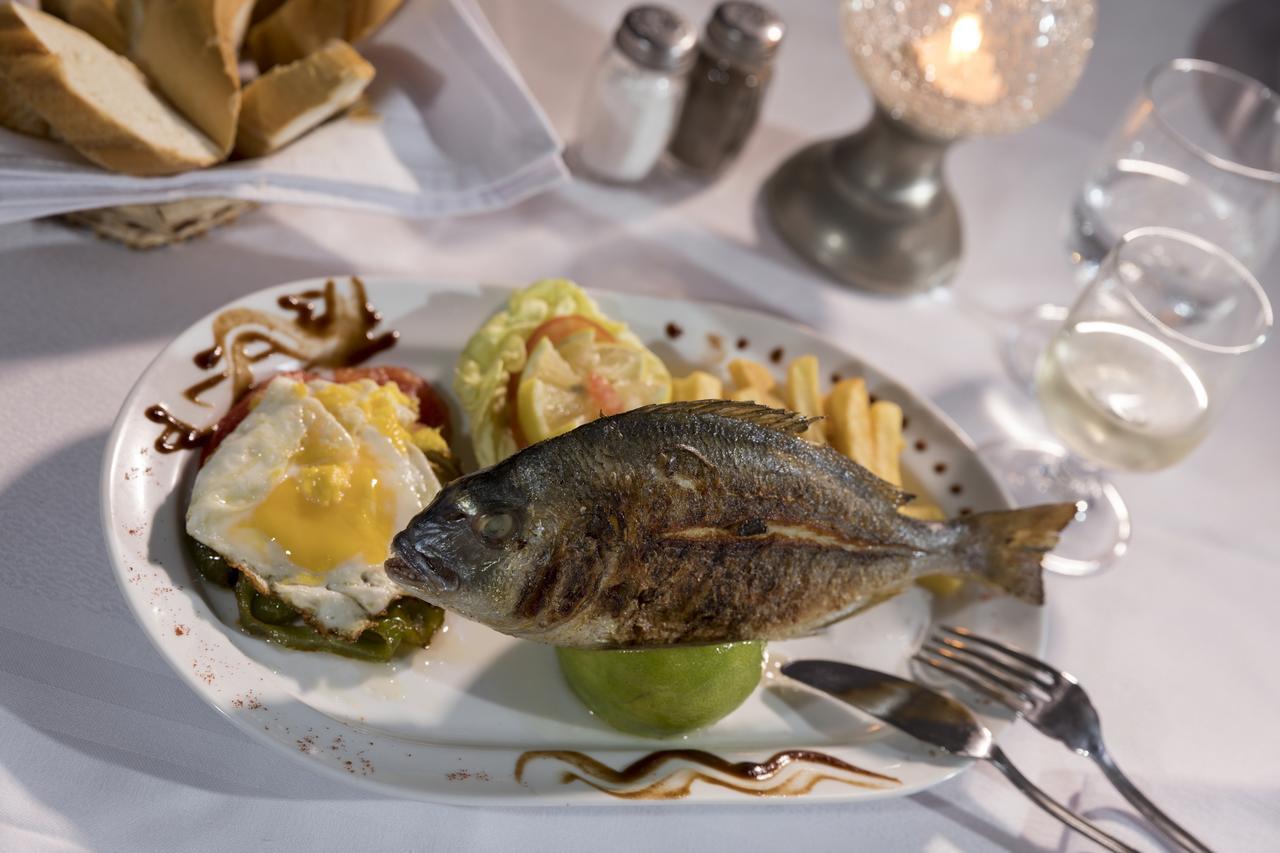 Aghīr Hari Club Beach Resort מראה חיצוני תמונה