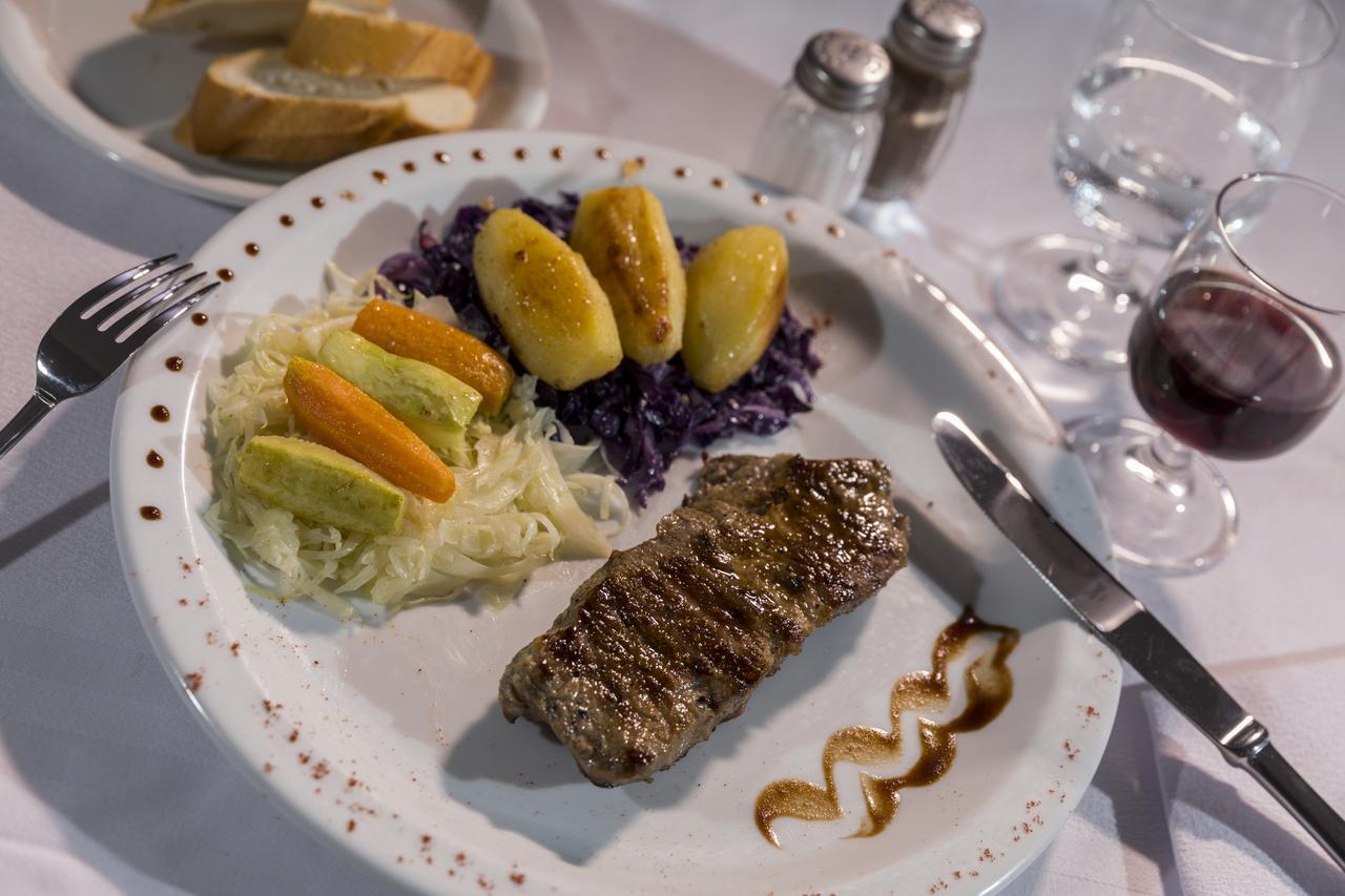 Aghīr Hari Club Beach Resort מראה חיצוני תמונה